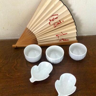 Lot of fan and white asian style bowls