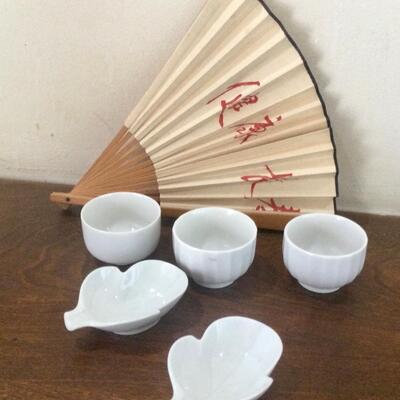 Lot of fan and white asian style bowls