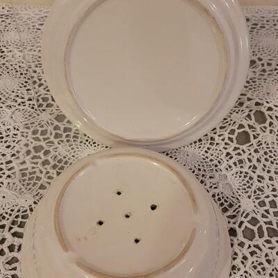 Lot 116: Vegetable/Fruit Bowl with Colander Holes and Drainage Plate