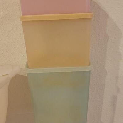 Lot 117: Tupperware Lot