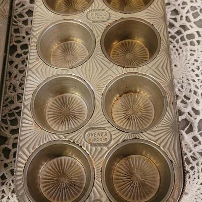 Lot 119: (2) Vintage Ekco Muffin Pans