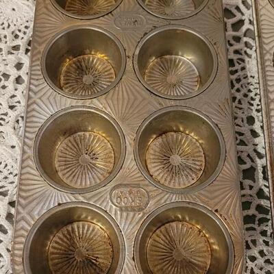 Lot 119: (2) Vintage Ekco Muffin Pans
