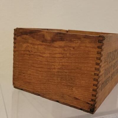 Lot 122: Yeast Foam for Root Beer Wood Crate