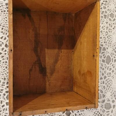 Lot 122: Yeast Foam for Root Beer Wood Crate
