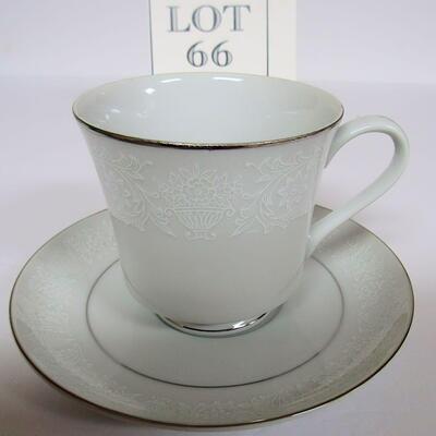 Lot of Six Crown Victoria Lovelace Fine China Cups and Saucers