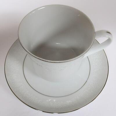 Lot of Six Crown Victoria Lovelace Fine China Cups and Saucers
