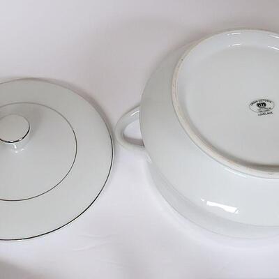 Very Nice Vintage Crown Victoria Lovelace Fine China Covered Serving Dish