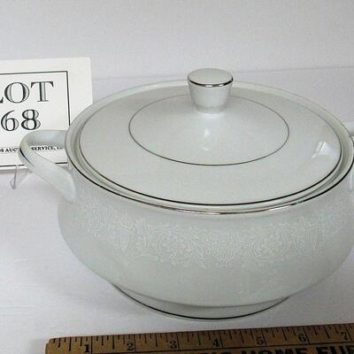 Very Nice Vintage Crown Victoria Lovelace Fine China Covered Serving Dish