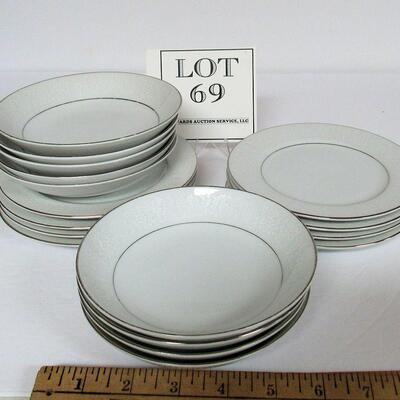 Lot of Crown Victoria Lovelace Fine China: 8 Small Plates, 9 Small Bowls