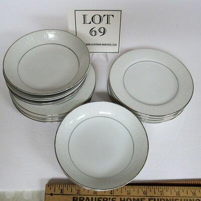 Lot of Crown Victoria Lovelace Fine China: 8 Small Plates, 9 Small Bowls