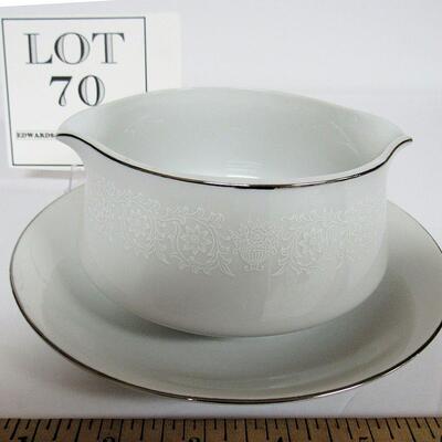 Nice Vintage Crown Victoria Lovelace Fine China Gravy With Attached Underplate