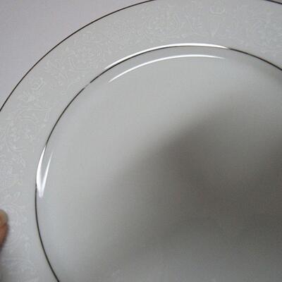 4 Crown Victoria Vintage Lovelace Fine China Lunch Plates