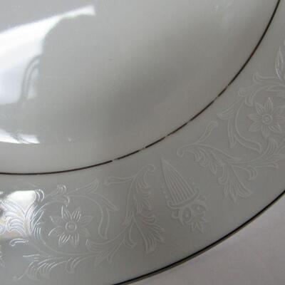 4 Crown Victoria Vintage Lovelace Fine China Lunch Plates