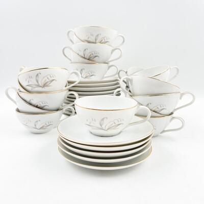 1961 KAYSONS CHINA â€œGOLDEN RHAPSODYâ€ TEACUPS (20) & SAUCERS (16)