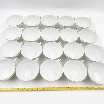 1961 KAYSONS CHINA â€œGOLDEN RHAPSODYâ€ TEACUPS (20) & SAUCERS (16)