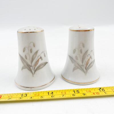 1961 KAYSONS CHINA â€œGOLDEN RHAPSODYâ€ SALT & PEPPER SHAKER SET #1