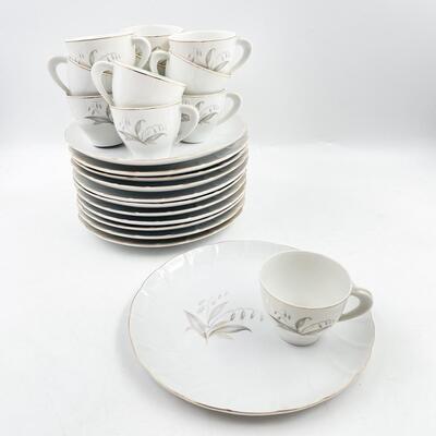 1961 KAYSONS CHINA â€œGOLDEN RHAPSODYâ€ SNACK PLATES (12) & CUPS (12)