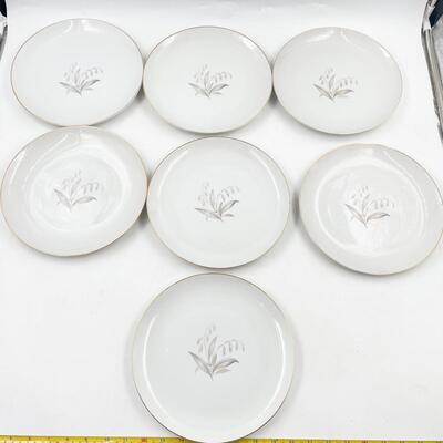 1961 KAYSONS CHINA â€œGOLDEN RHAPSODYâ€ 9â€ PLATES (16)