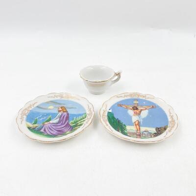 JESUS & CRUCIFIXION MINI PLATES & CUP