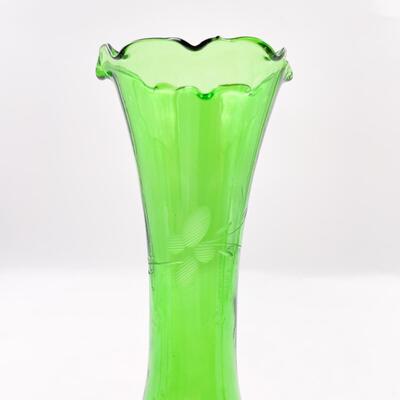 VINTAGE INARCO 8â€ RUFFLED GREEN GLASS VASE