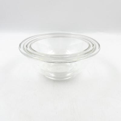 PYREX 7â€ & 8.5â€ GLASS BOWLS (2)