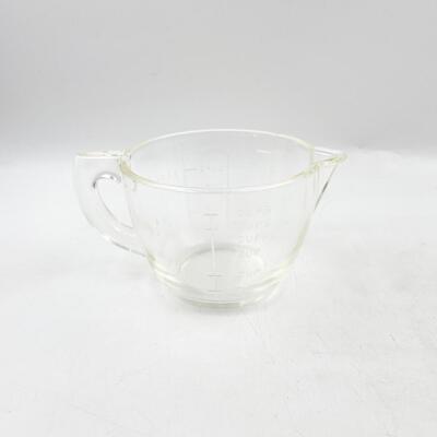 VINTAGE GLASBAKE 2-CUP MEASURING CUP