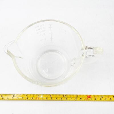 VINTAGE GLASBAKE 2-CUP MEASURING CUP