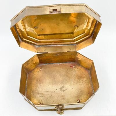 VINTAGE 8â€ X 6â€ BRASS HETEL BOX - LATCH BROKEN