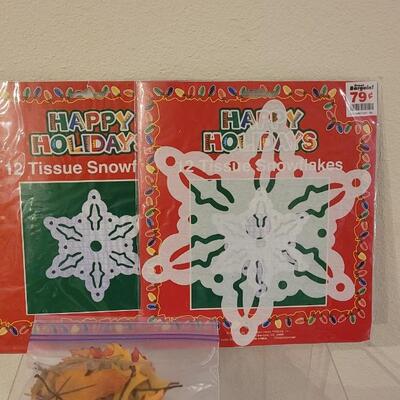 Lot 128: Disposable Napkins, Placemat, Snowflakes and Leaves