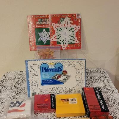 Lot 128: Disposable Napkins, Placemat, Snowflakes and Leaves