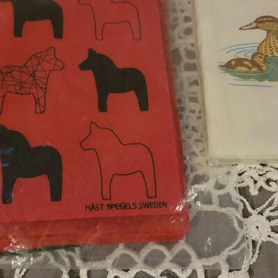 Lot 128: Disposable Napkins, Placemat, Snowflakes and Leaves
