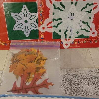Lot 128: Disposable Napkins, Placemat, Snowflakes and Leaves