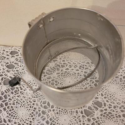 Lot 139: 2 Nesting Mixing Bowls, a Mixer Mixing Bowl and a Sifter