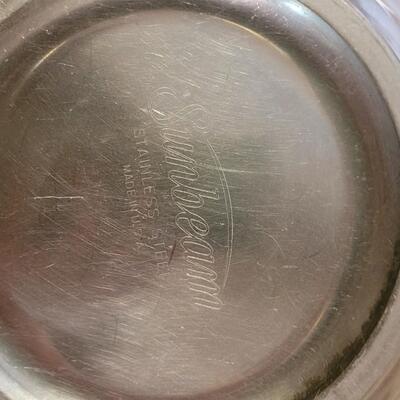 Lot 139: 2 Nesting Mixing Bowls, a Mixer Mixing Bowl and a Sifter