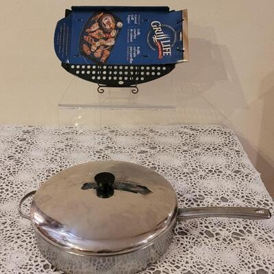 Lot 143: 12" Skillet with Lid & Grill Life