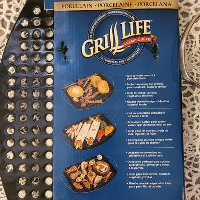 Lot 143: 12" Skillet with Lid & Grill Life