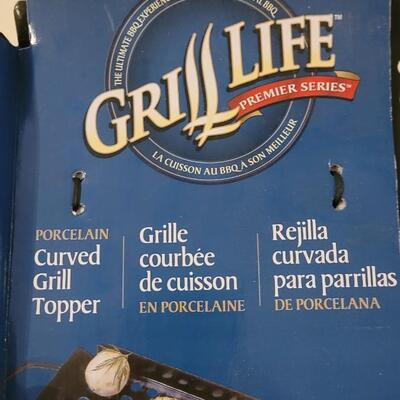 Lot 143: 12" Skillet with Lid & Grill Life