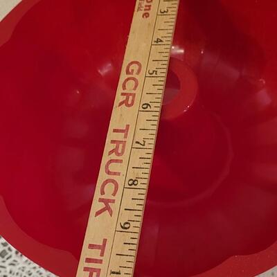 Lot 148: Baking Lot with Silicone Bundt Pan