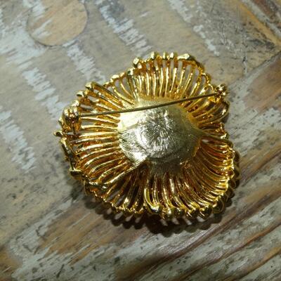 Gold Tone Pearl Flower Brooch