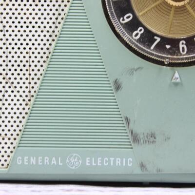 Vintage General Electric 5 Transistor AM Green Radio