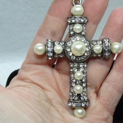 Silver Tone Pearls & Rhinestone Cross Pendant, Beautiful!