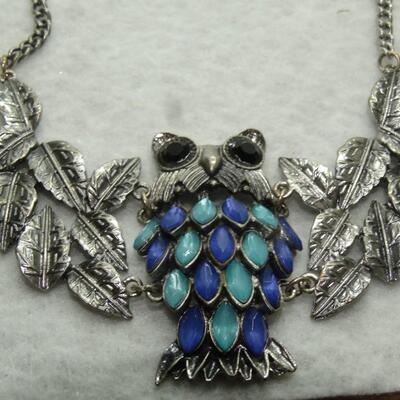 Spooky Hoot Owl Silver Tone Statement Necklace - Blue & Green Feathers