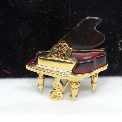 Avon Baby Grand Piano Marble Lucite Gold Tone Pin Vintage Faux Tortoise Shell