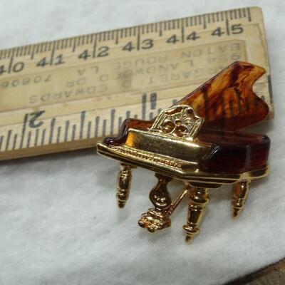 Avon Baby Grand Piano Marble Lucite Gold Tone Pin Vintage Faux Tortoise Shell