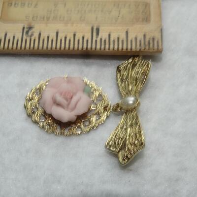 Gold Tone Porcelain Rose Victorian Brooch, Ribbon & Bows, Pearl