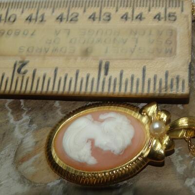 Pretty Gold Tone Cameo Pendant Necklace, Pearl Accent