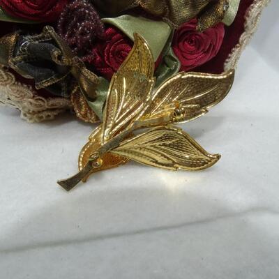 Gorgeous Gold plated Flower & Pearl Pin - missing pin back