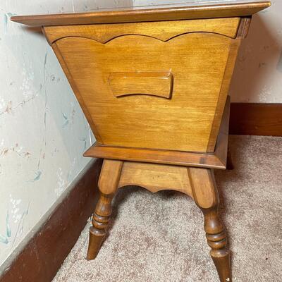 VINTAGE SOLID WOOD DOUGH BOX TABLE
