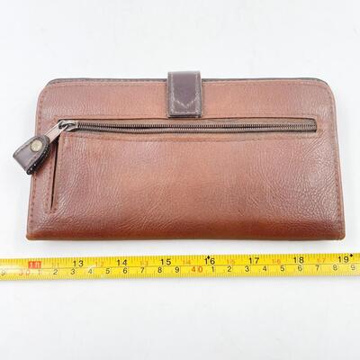 LIZ CLAIBORNE BROWN WALLET