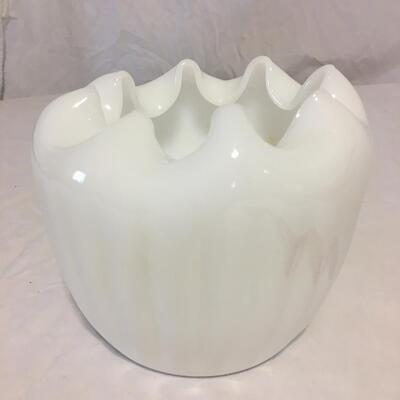 White scallop Edge Vase